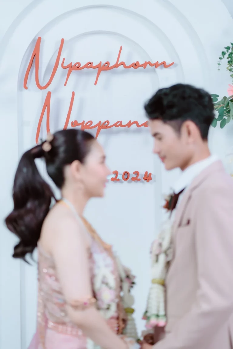 คู่บ่าวสาววางแผนงบประมาณสำหรับบริการถ่ายภาพงานแต่ง