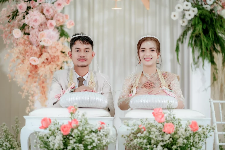 ช่างภาพบันทึกภาพคู่บ่าวสาวและโมเมนต์ธรรมชาติในงานแต่ง